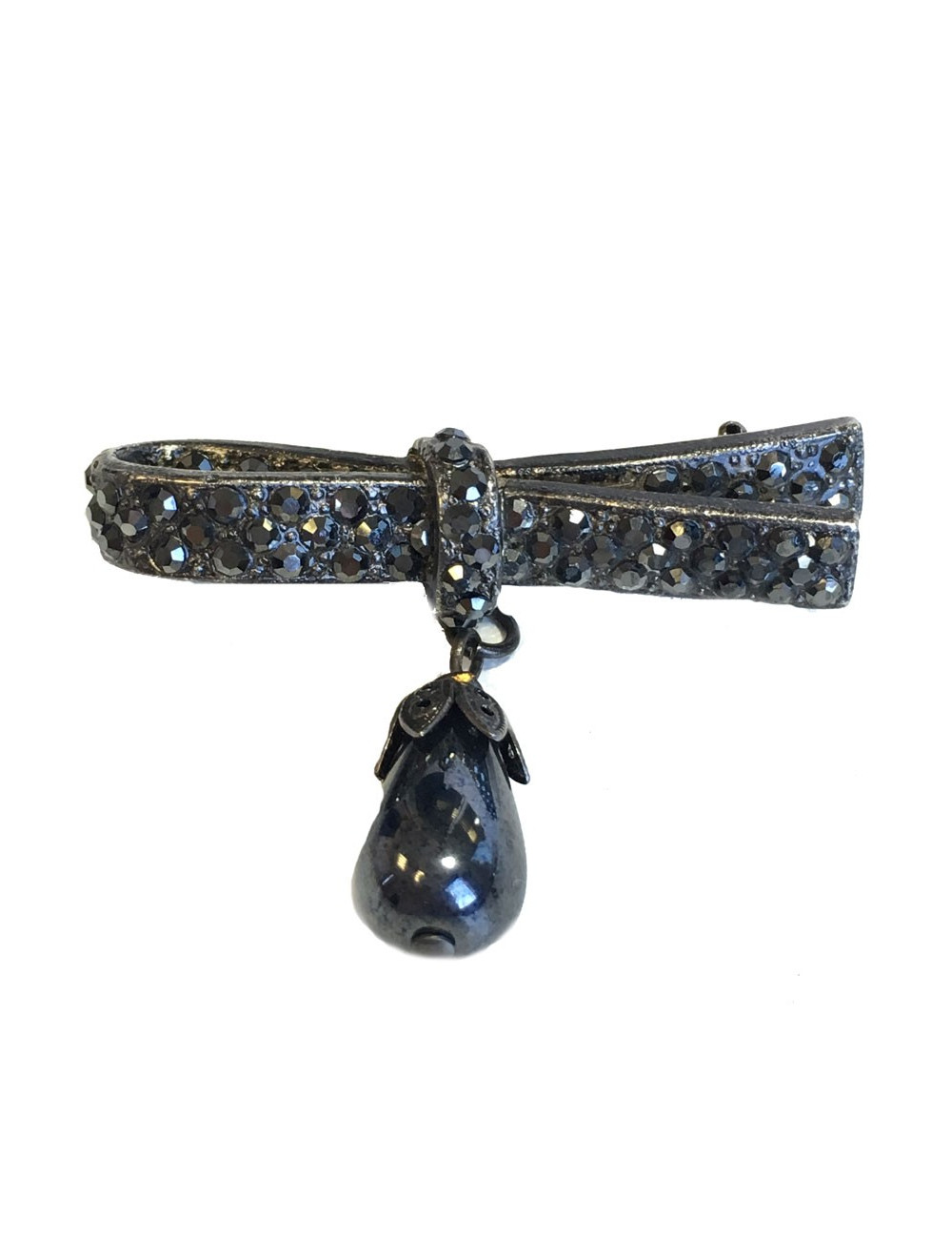 Broche CHANEL en métal ruthenium, strass gris et perle grise