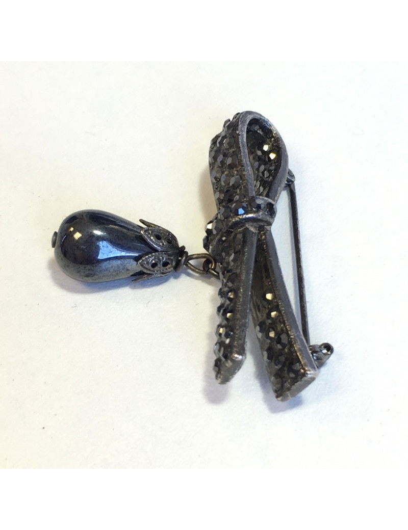 PIN CHANEL ruthenium metal, rhinestone gray and Pearl gray