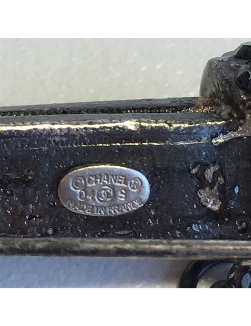 PIN CHANEL ruthenium metal, rhinestone gray and Pearl gray