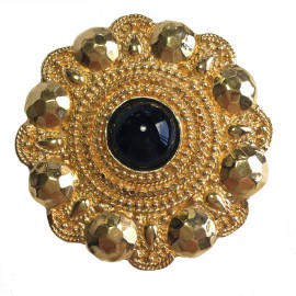 Pin round CHANEL in gold metal and Center in black resin