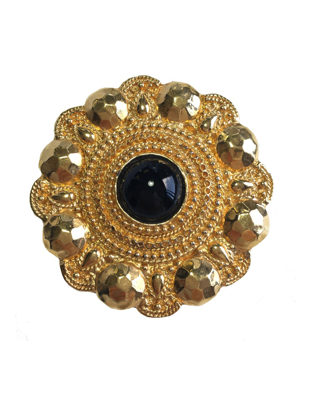 Broche CHANEL ronde en métal doré et centre en résine noire