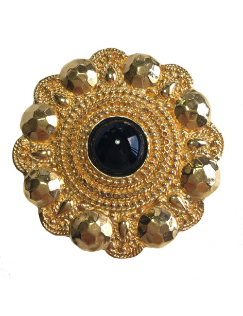 Broche CHANEL ronde en métal doré et centre en résine noire