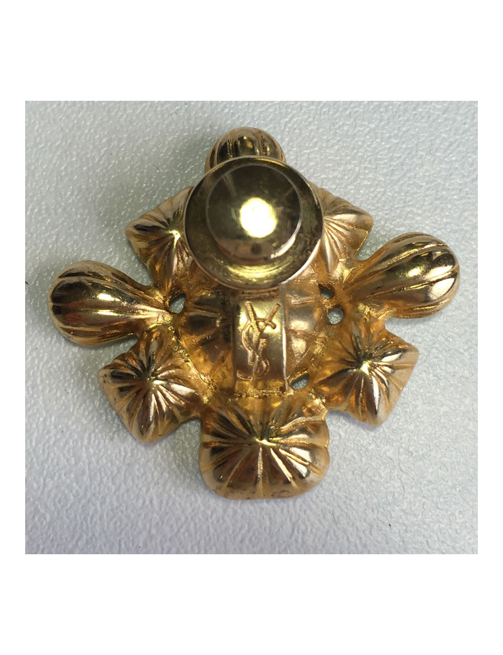 Pin’s YVES SAINT LAURENT