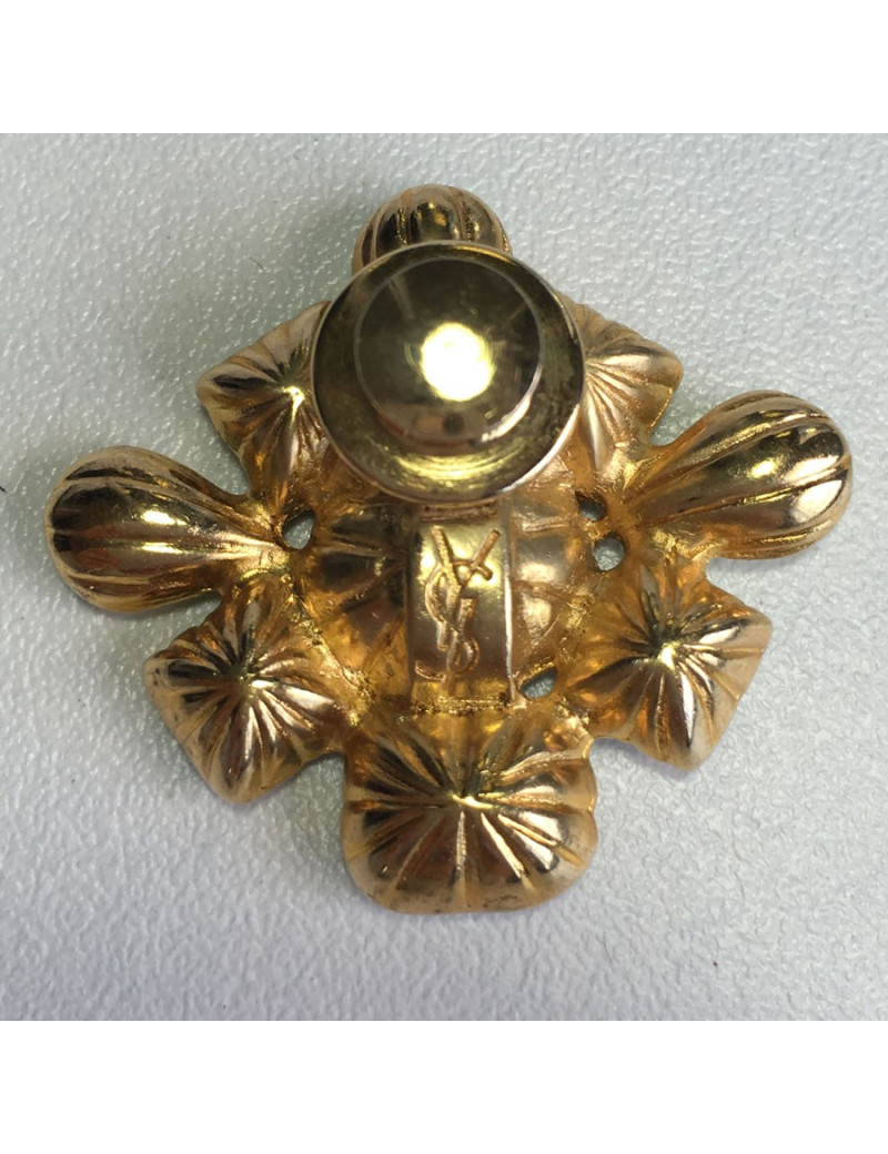 Pin's YVES SAINT LAURENT in gold metal and green stones