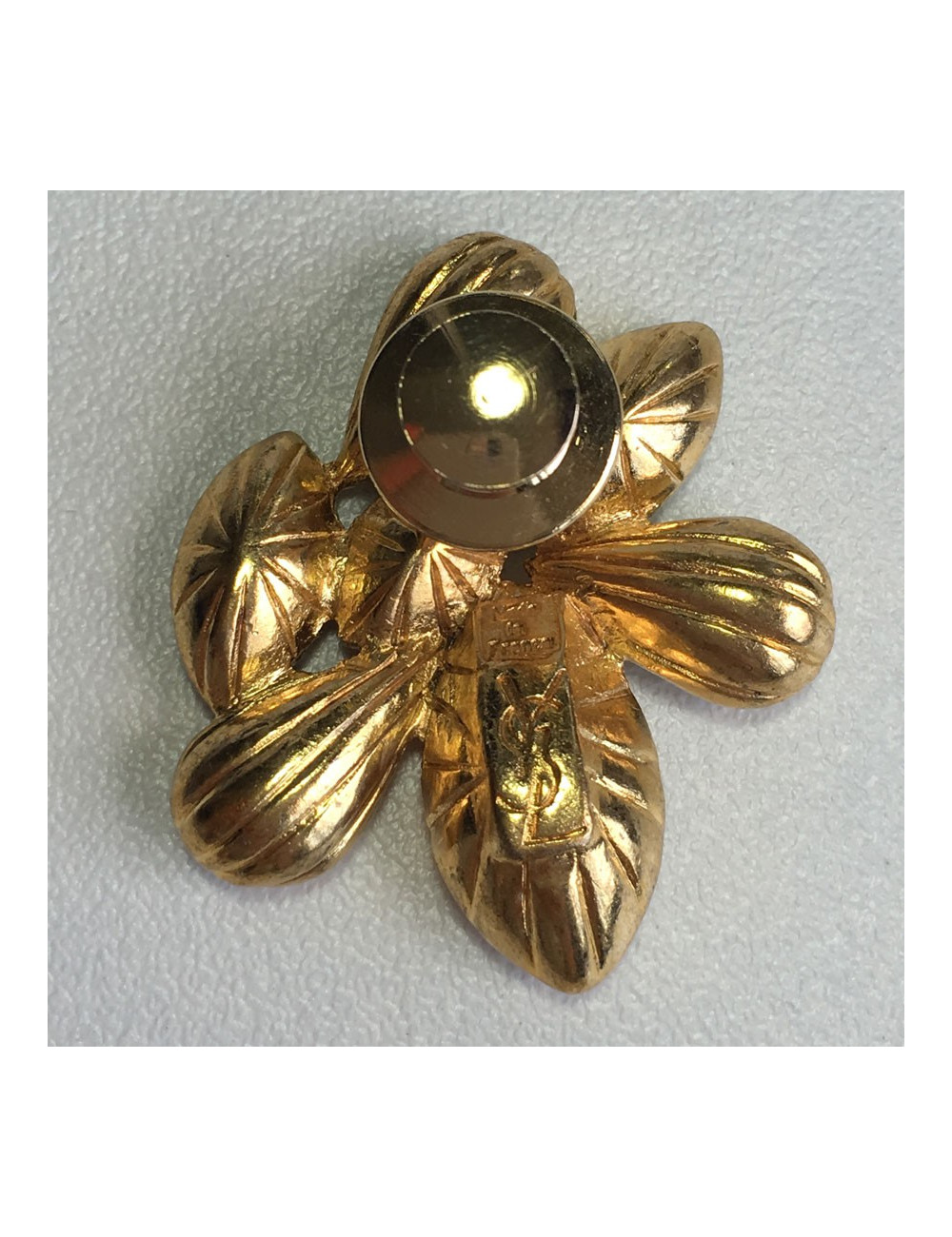 Pin’s YVES SAINT LAURENT multicolore