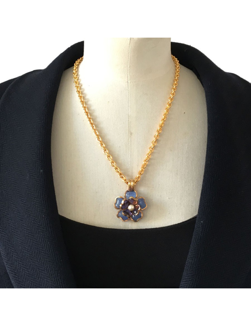 Collier MARGUERITE de VALOIS Fleurette en pâte de verre couleur saphir