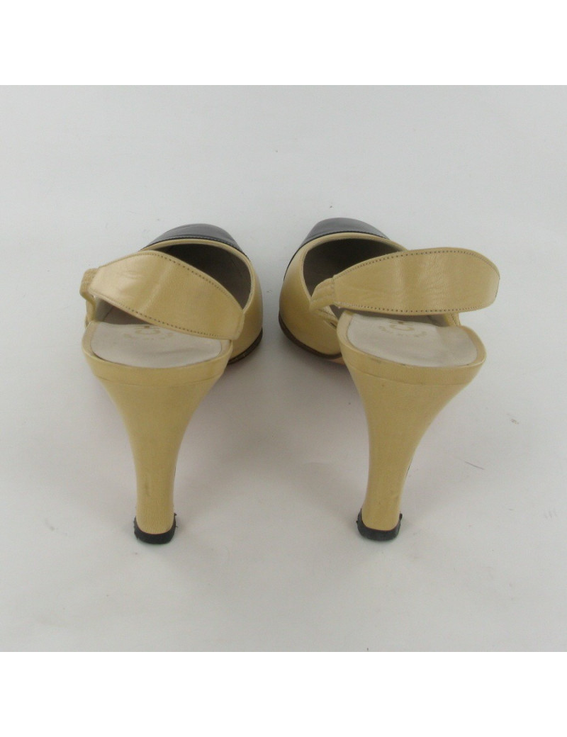 Escarpins bicolores CHANEL