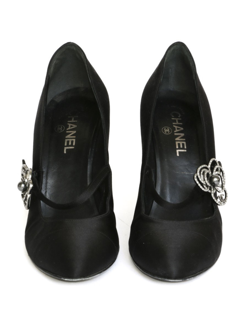 CHANEL T 40.5 black silk satin pumps