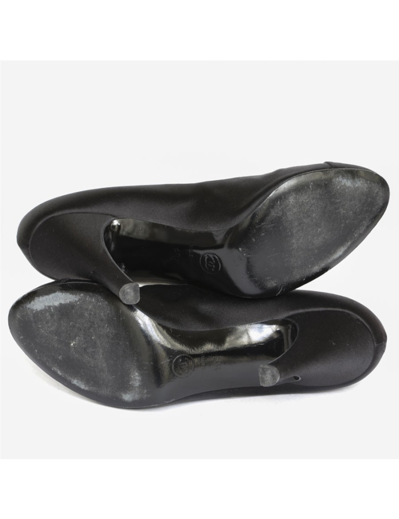 CHANEL T 40.5 black silk satin pumps