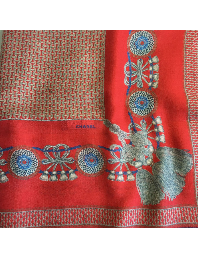 Châle CHANEL frangé en laine et soie rouge 