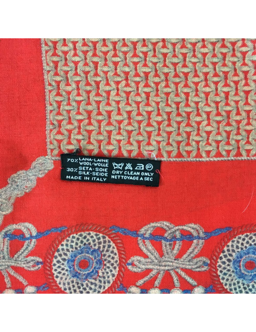 Châle CHANEL frangé en laine et soie rouge 