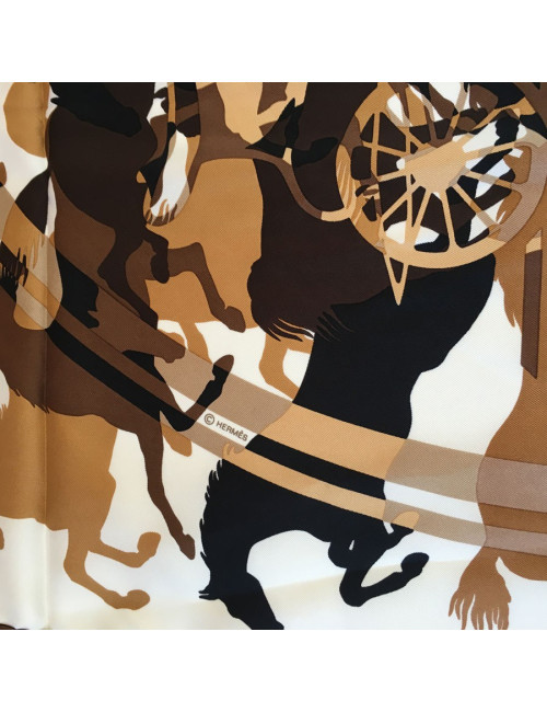 Carré HERMES "Ex Libris en Camouflage" en soie blanche et marron