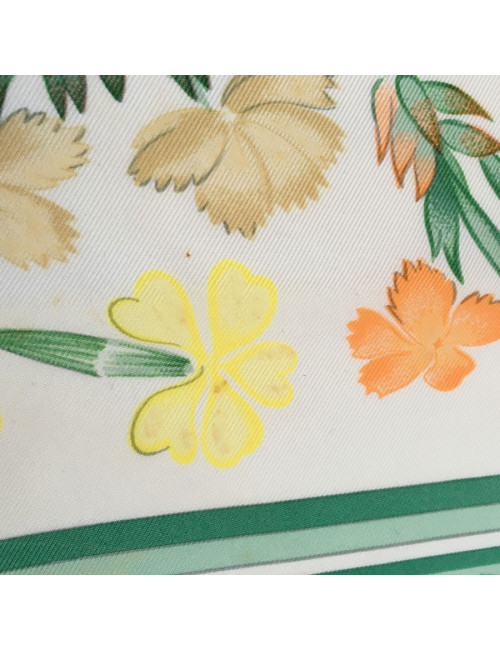 Carré HERMES "Oeillet sauvage et autres Caryophyllées" en soie multicolore