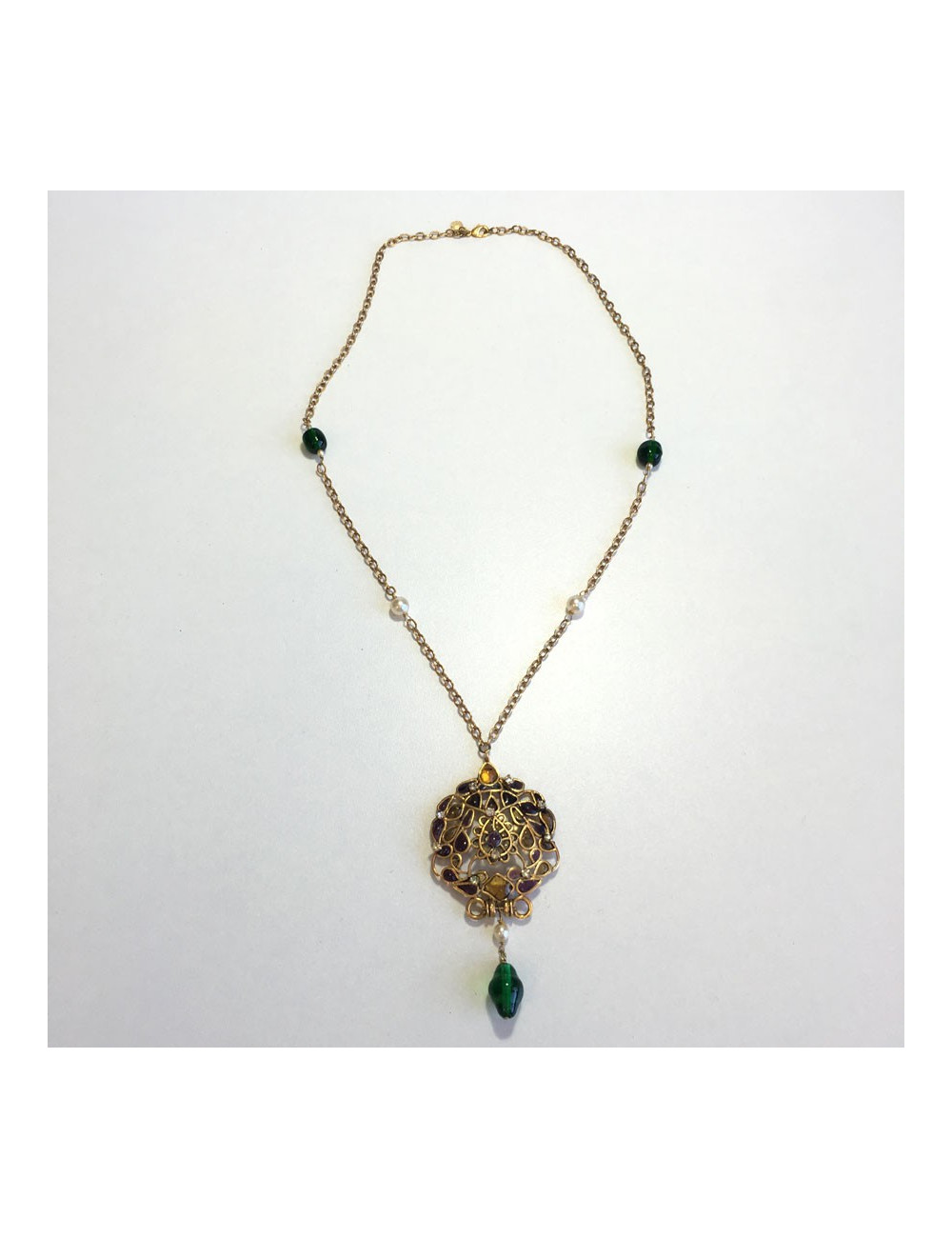 Pendentif MARGUERITE de VALOIS en métal or vieilli, pâte de verre et strass