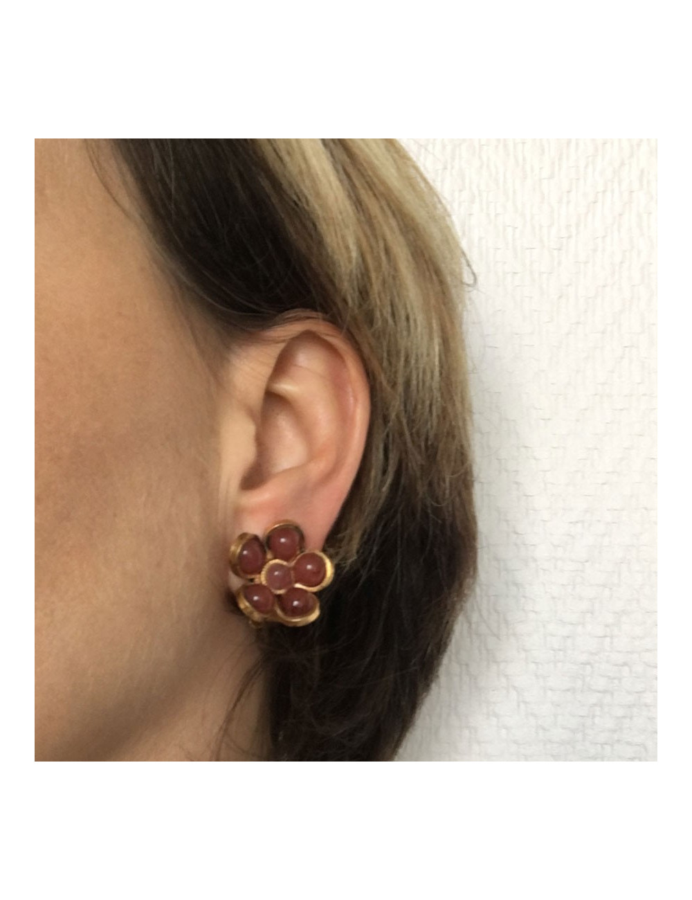 Boucles d'oreille Clips MARGUERITE de VALOIS fleurette en pâte de verre couleur vieux rose