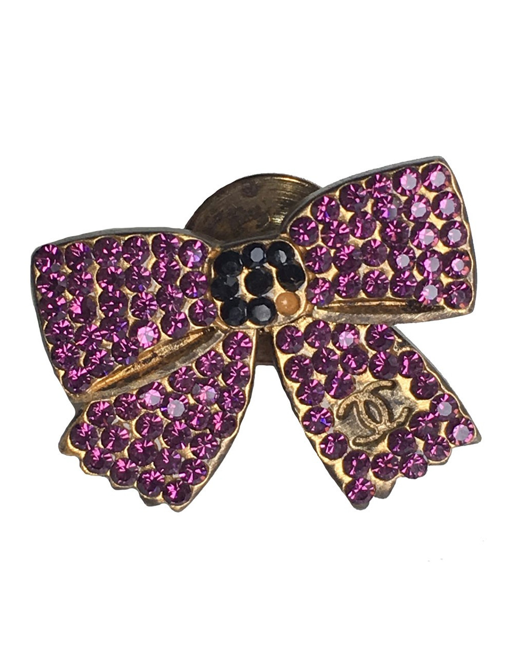 Pin's CHANEL en métal or vieilli et strass violet et noir