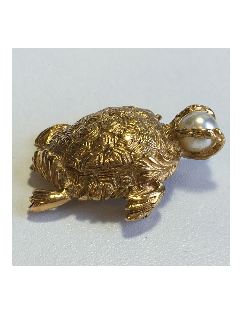 PIN YVES SAINT LAURENT tortoise in gold metal and Pearly Pearl