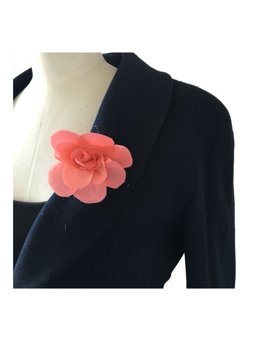 Broche CHANEL camélia en soie rose