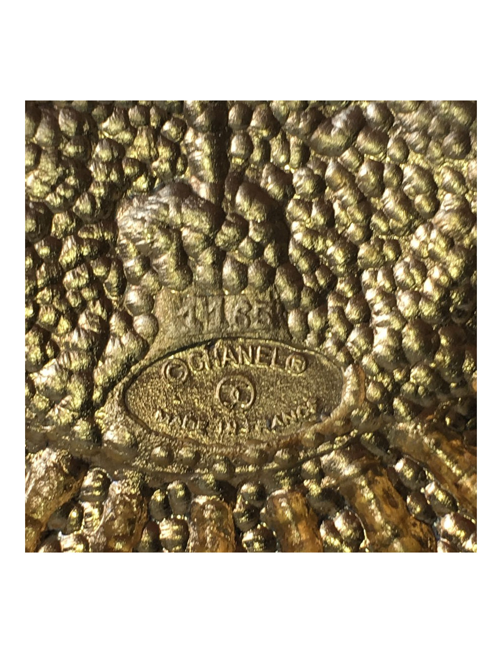 Broche CHANEL ronde vintage en métal doré