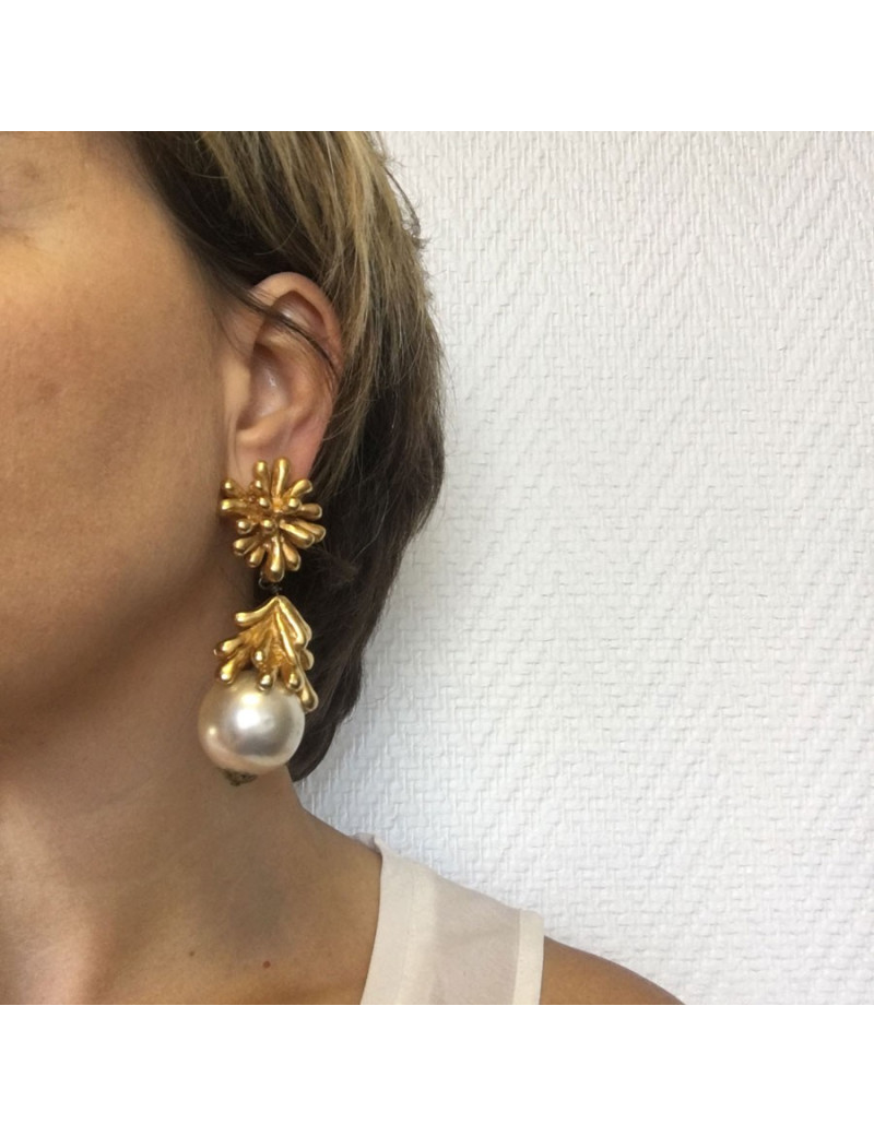 Clips CHRISTIAN LACROIX vintage pendants dorés et perle nacrée