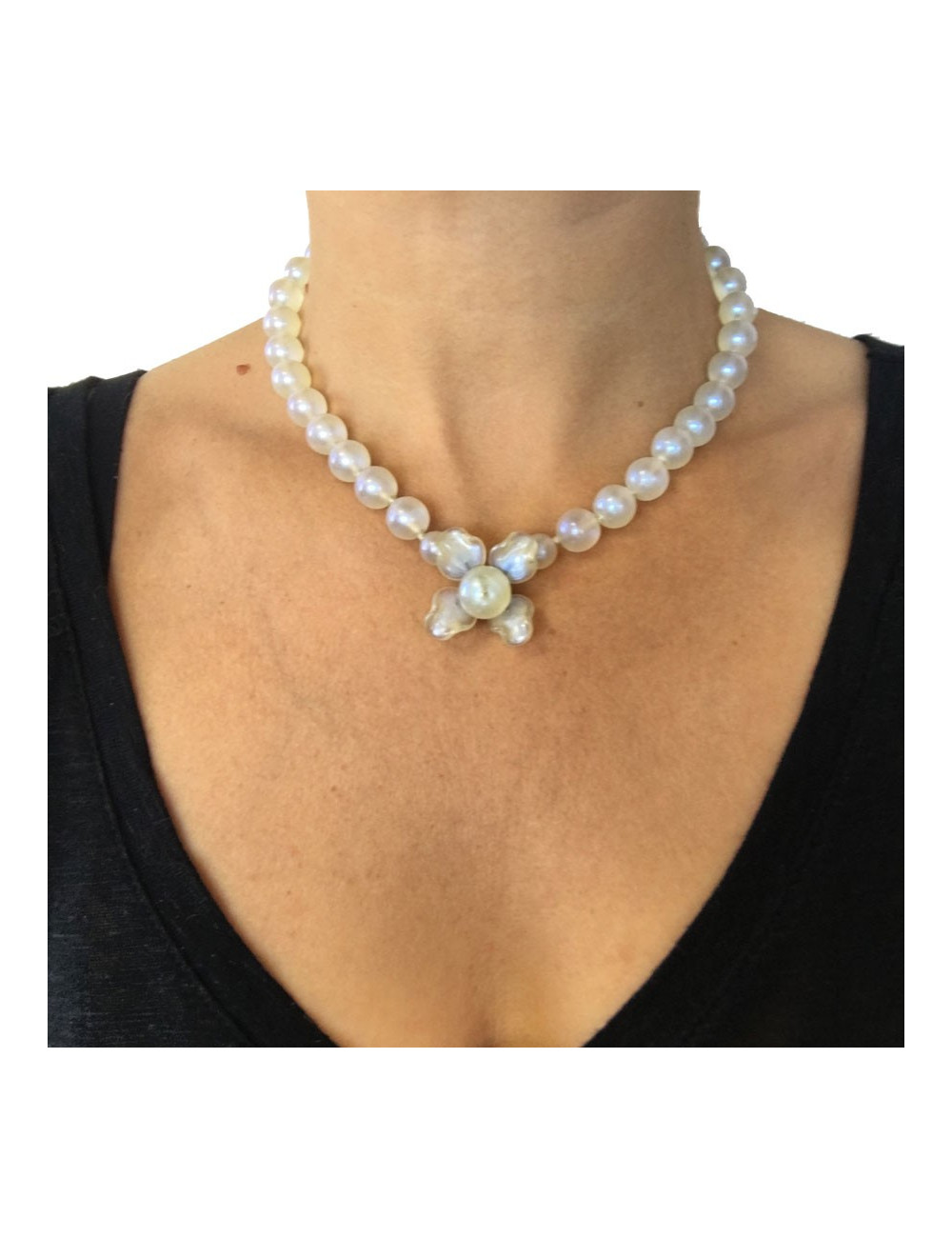 Collier CHANEL perles claires