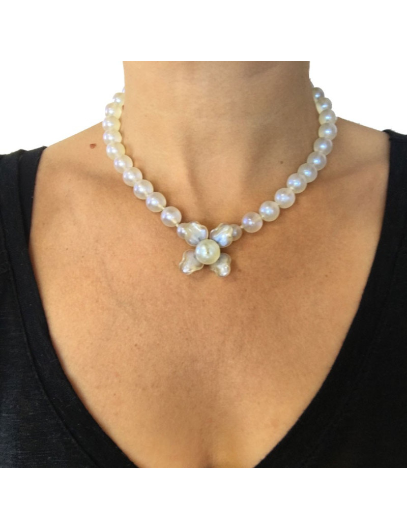 Collier CHANEL perles claires