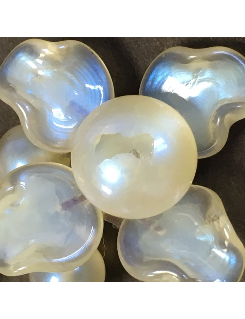 Collier CHANEL perles claires