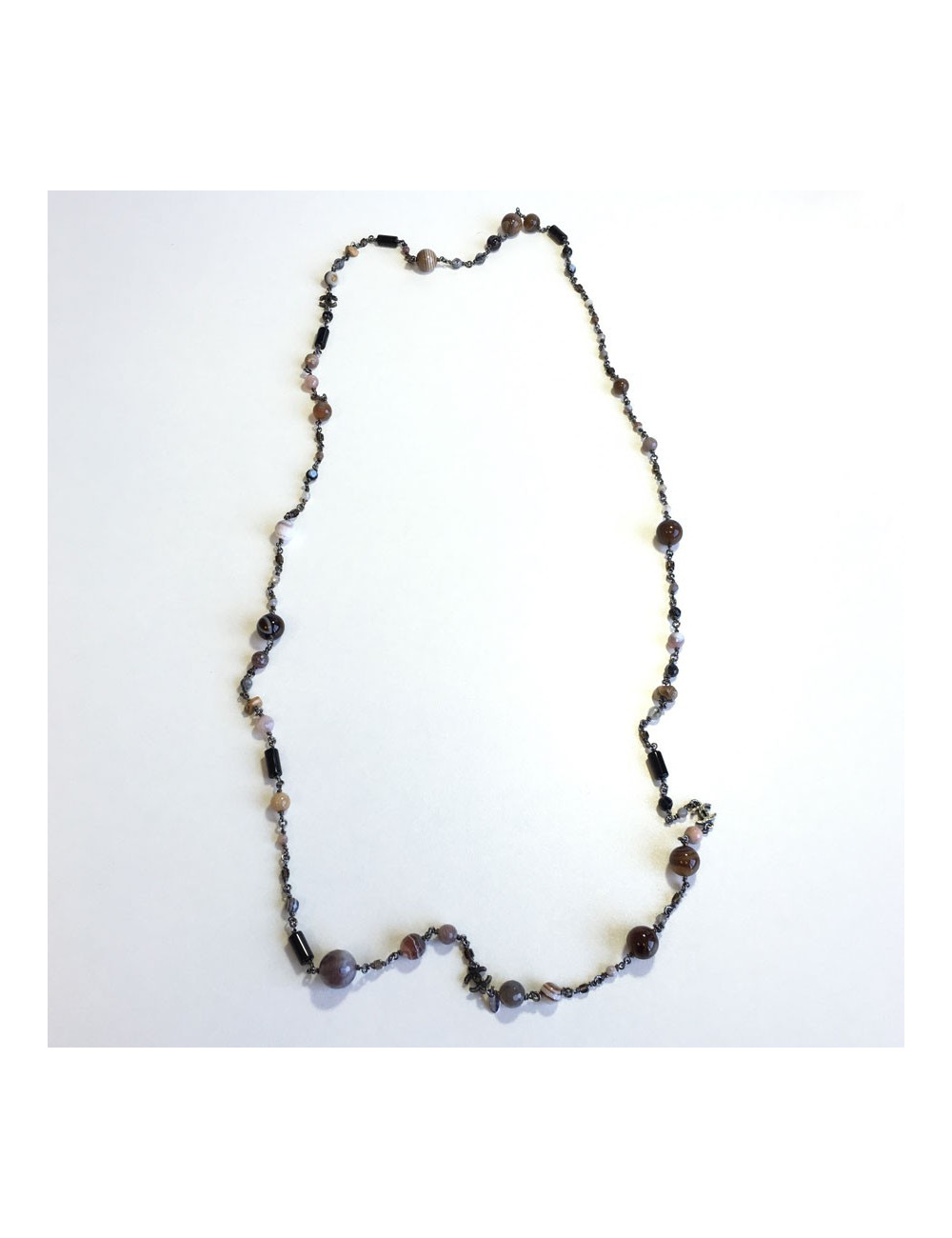 Sautoir CHANEL perles brunes, mauves et noires