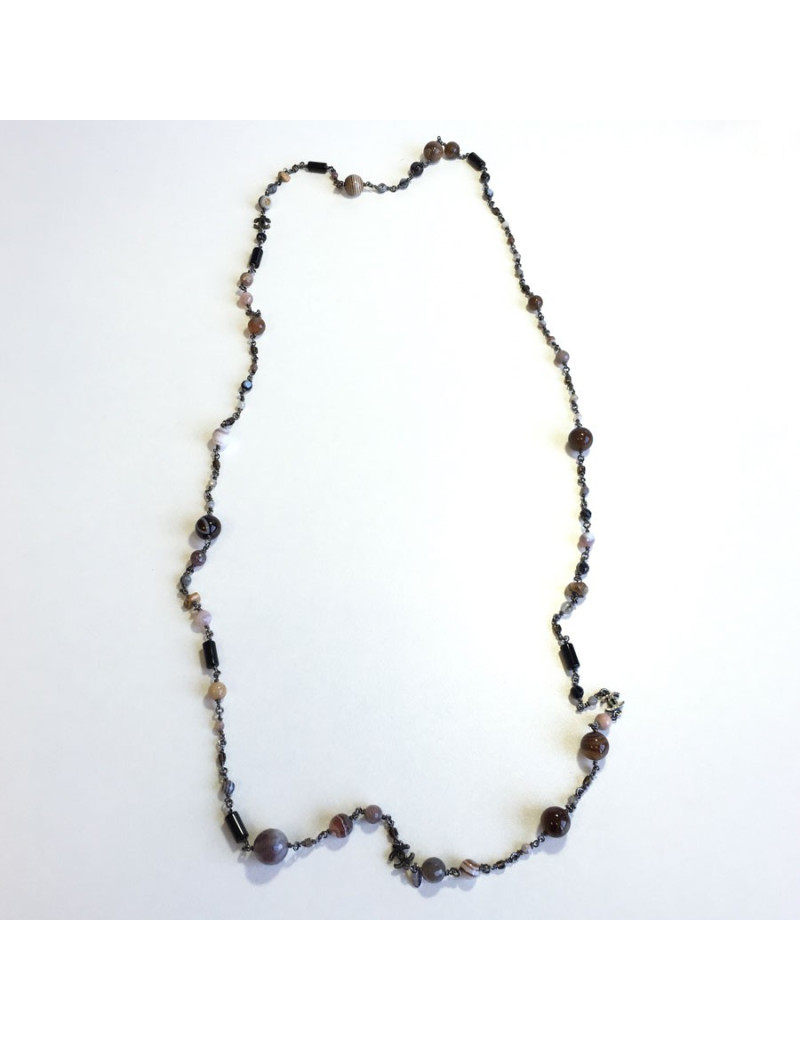 Sautoir CHANEL perles brunes, mauves et noires