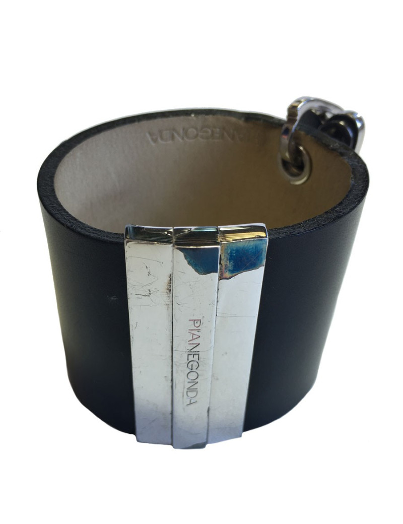 Manchette PIANEGONDA en cuir noir et fermoir argenté