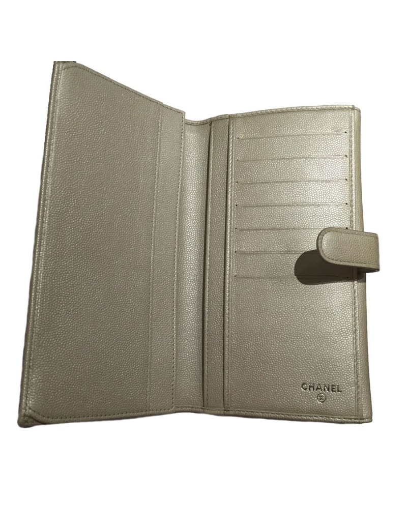 Portefeuille en cuir perle nacrée CHANEL