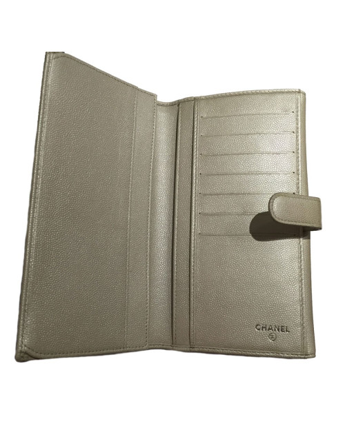 Portefeuille en cuir perle nacrée CHANEL