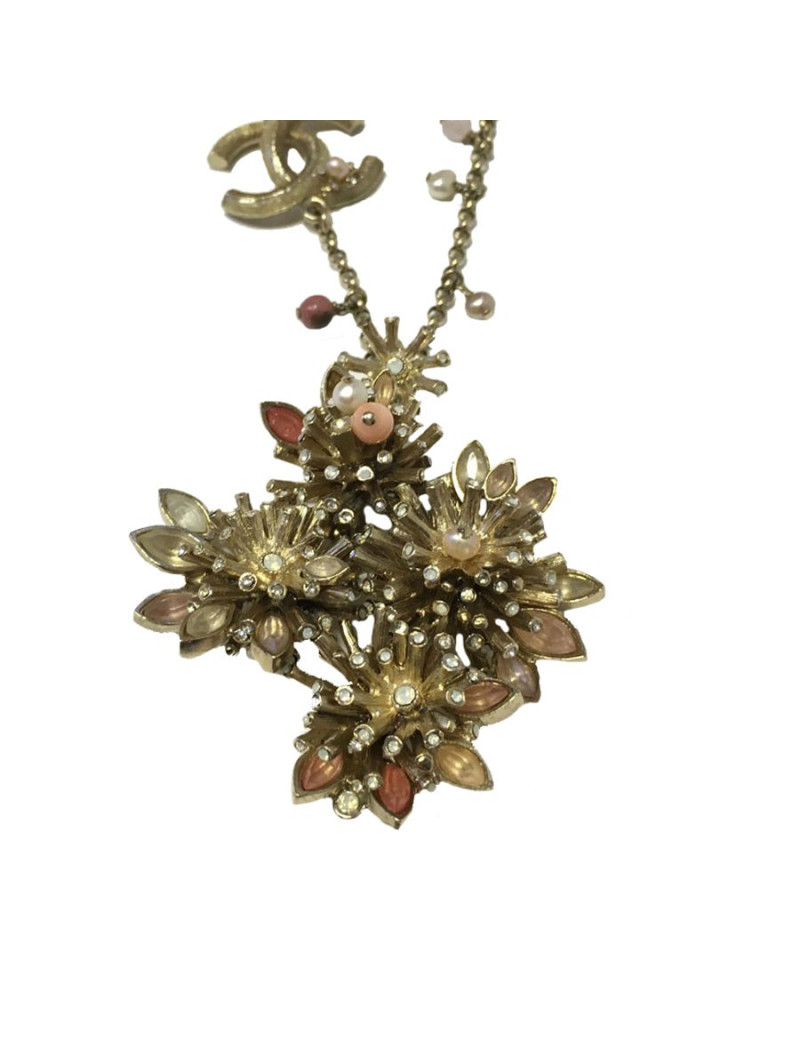 Collier CHANEL en métal doré et pendentif fleur
