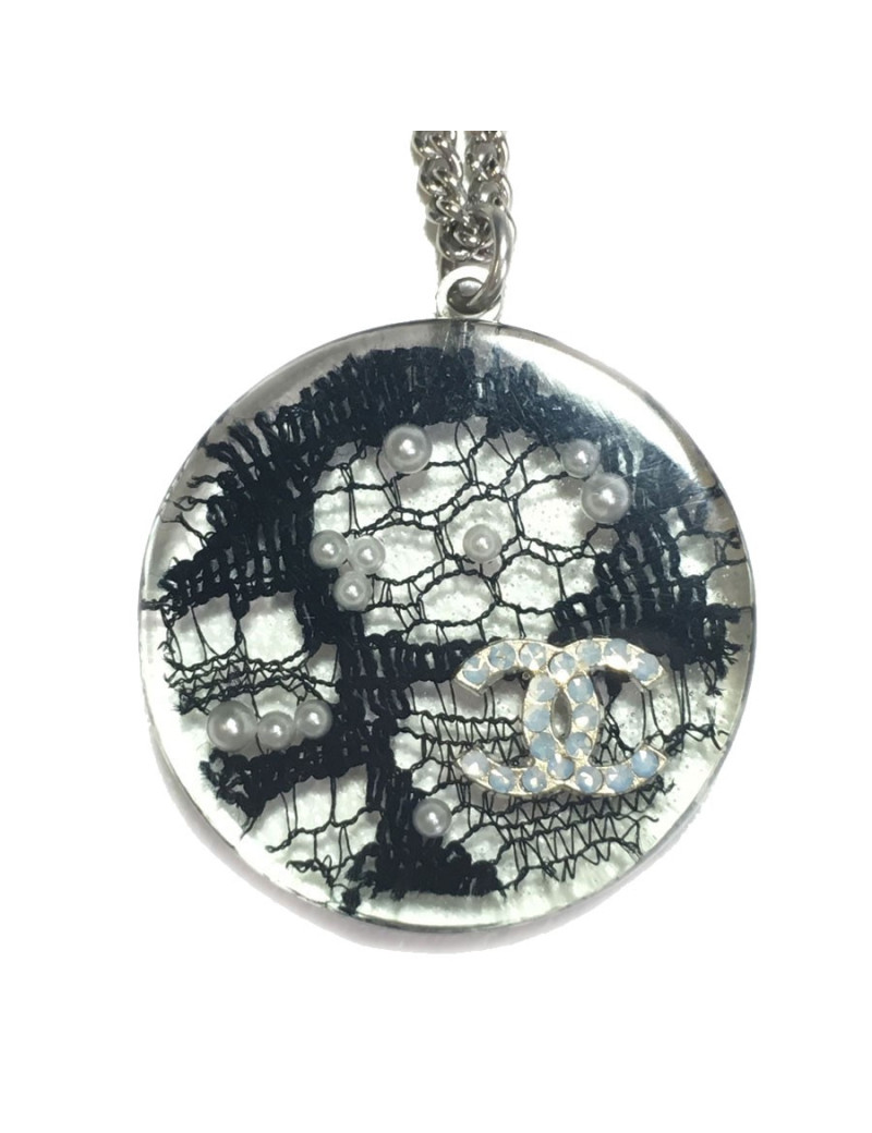 Collier CHANEL inclusion de dentelle et perles