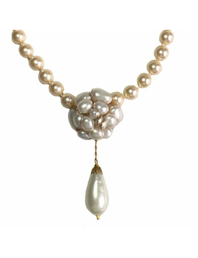 MARGUERITE of VALOIS camellia necklace in pearly beads and gold metal
