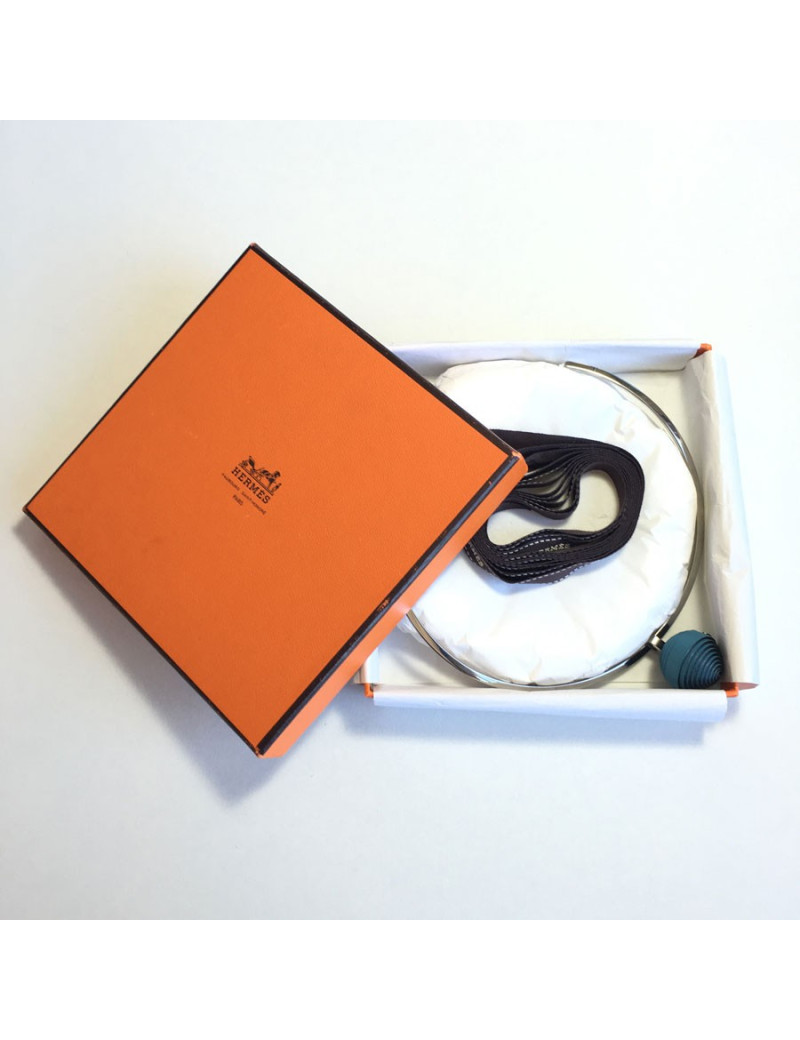 Collier HERMES modèle jojoba en acier et cuir bleu