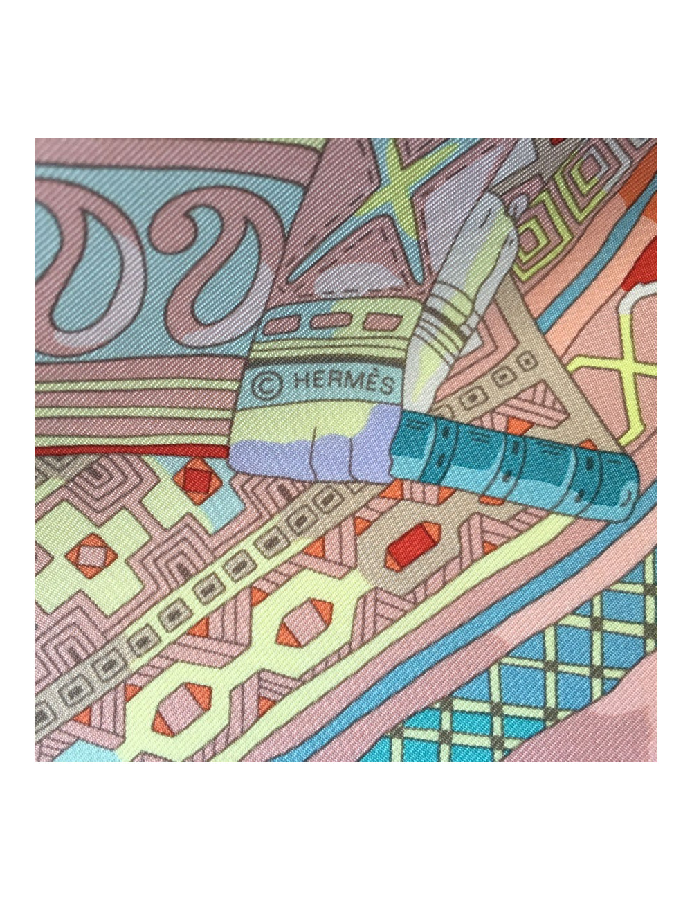 Carré HERMES "Voyage en étoffes" en soie rose