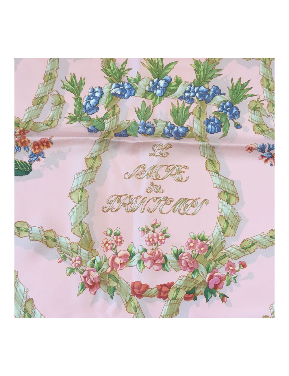 Carré HERMES "Le Sacre du Printemps" en soie rose