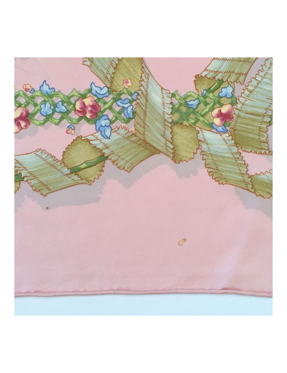 Carré HERMES "Le Sacre du Printemps" en soie rose