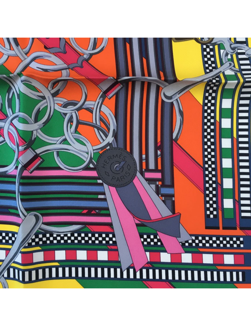 Carré HERMES ""Brides et gris-gris" en soie noir, orange et jaune vif
