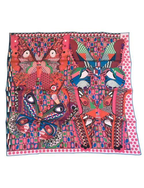 Carré HERMES "Les ailes de la soie" en soie rose