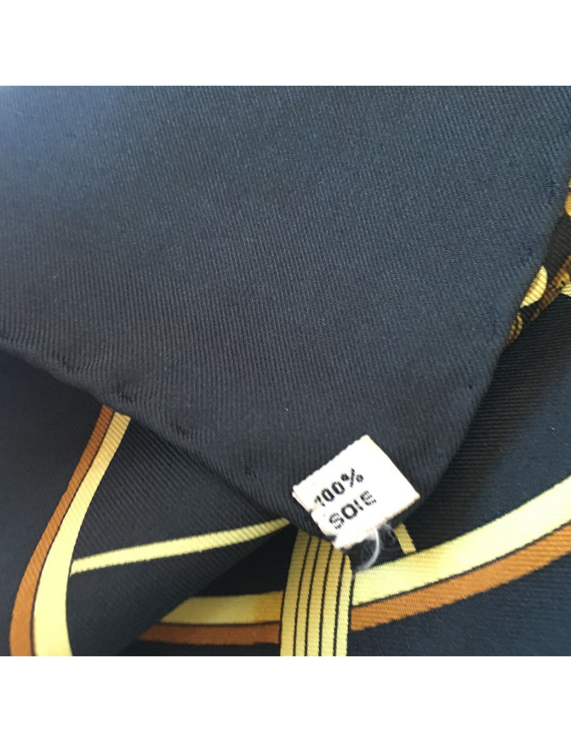 Carré HERMES "Springs" en soie noire et or