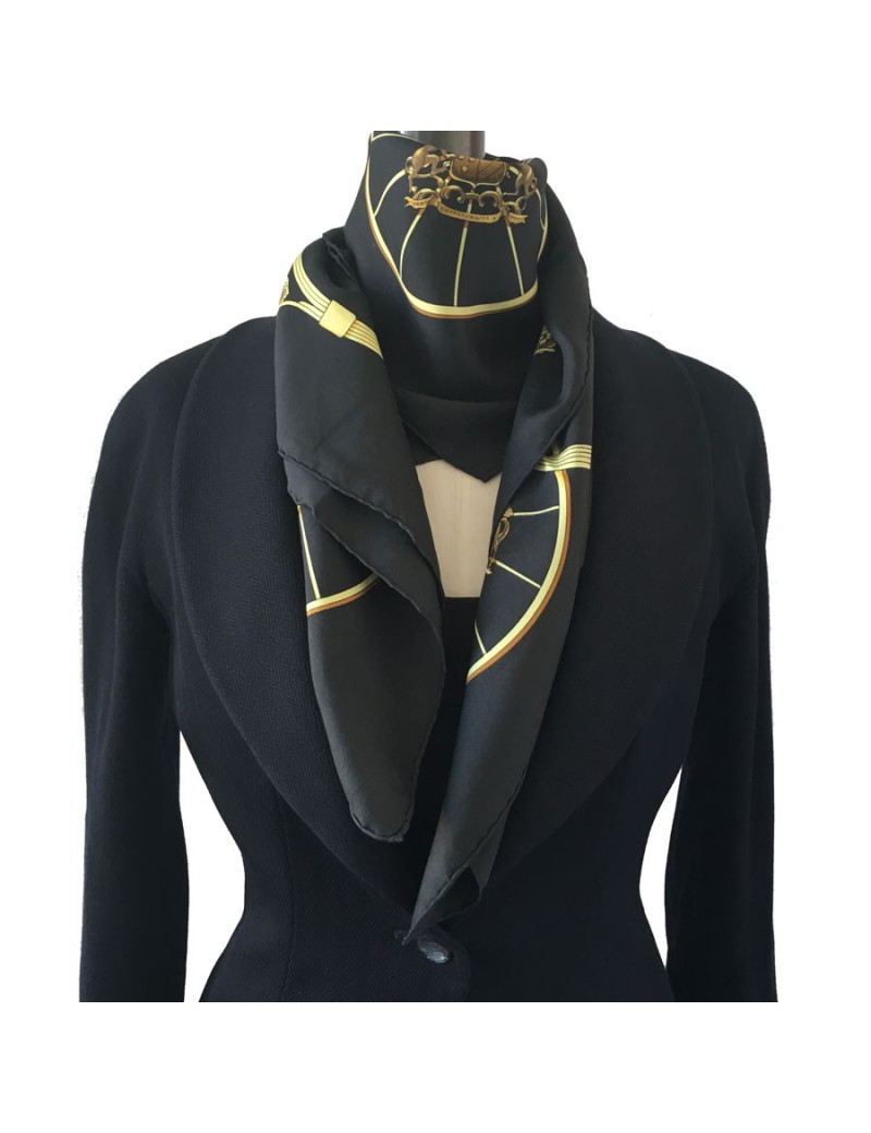 Carré HERMES "Springs" en soie noire et or