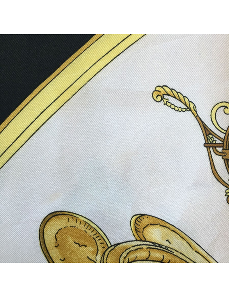 Carré HERMES "Springs" en soie noire et or