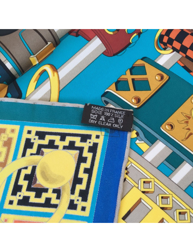 xxx Carré HERMES "Colliers de chiens" en soie multicolore