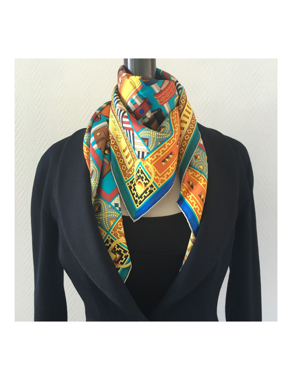 xxx Carré HERMES "Colliers de chiens" en soie multicolore