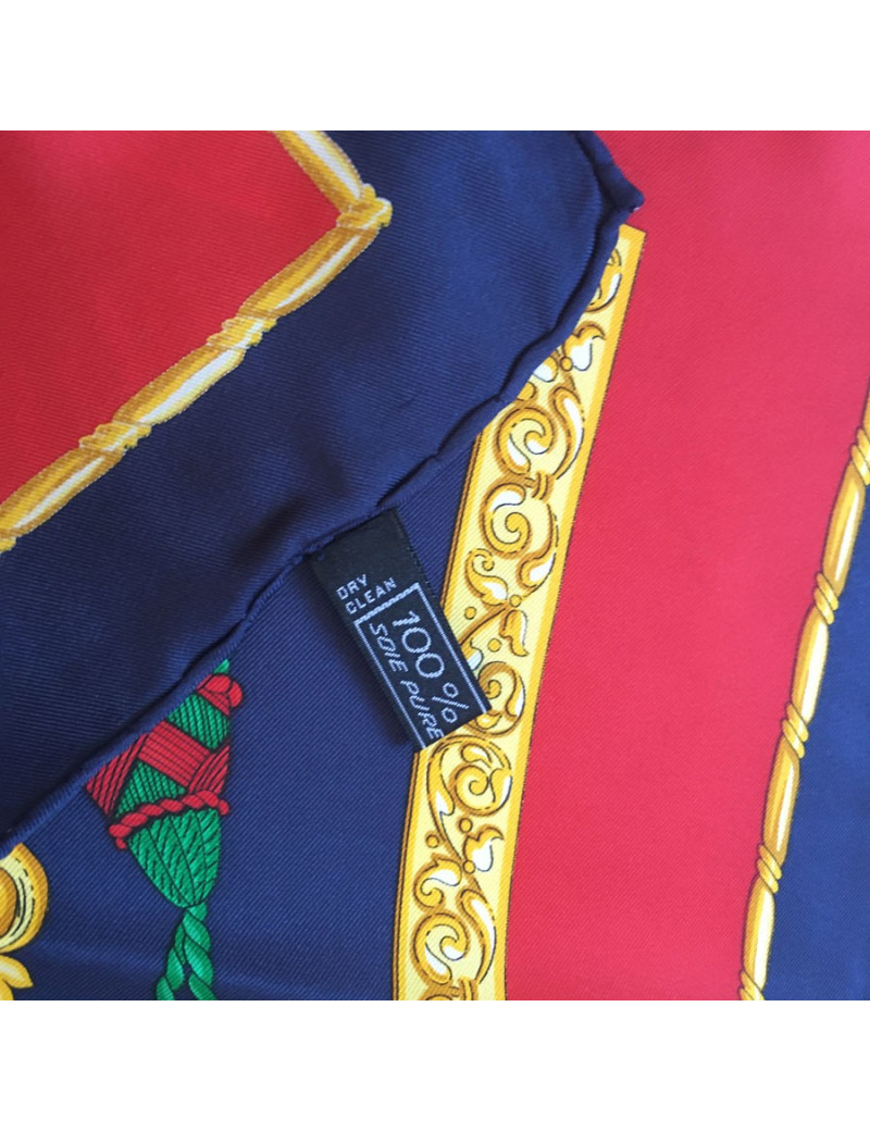 Carré CELINE en soie bleu, or et rouge