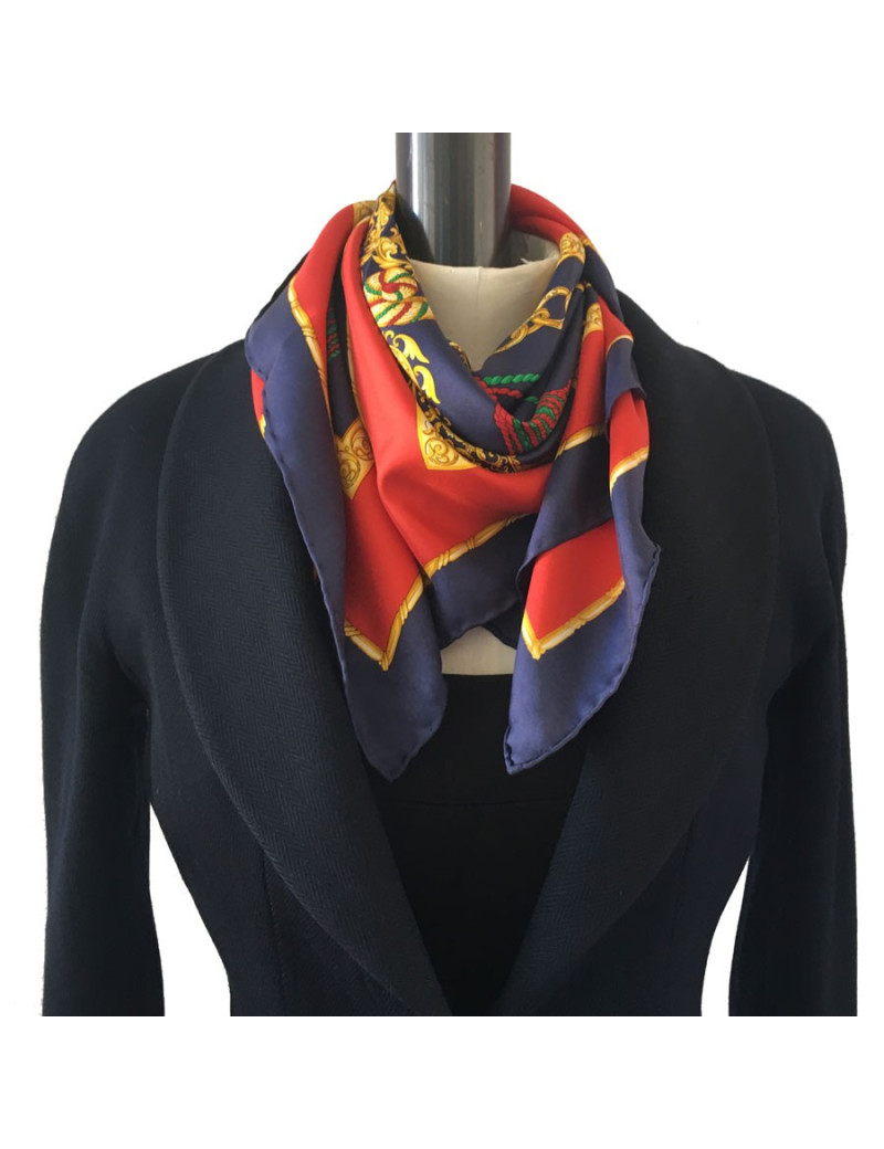 Carré CELINE en soie bleu, or et rouge