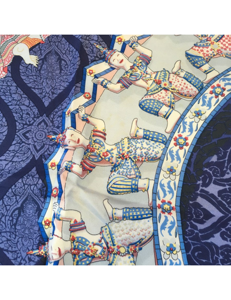 Carré HERMES "SIAM" en soie bleue nuit