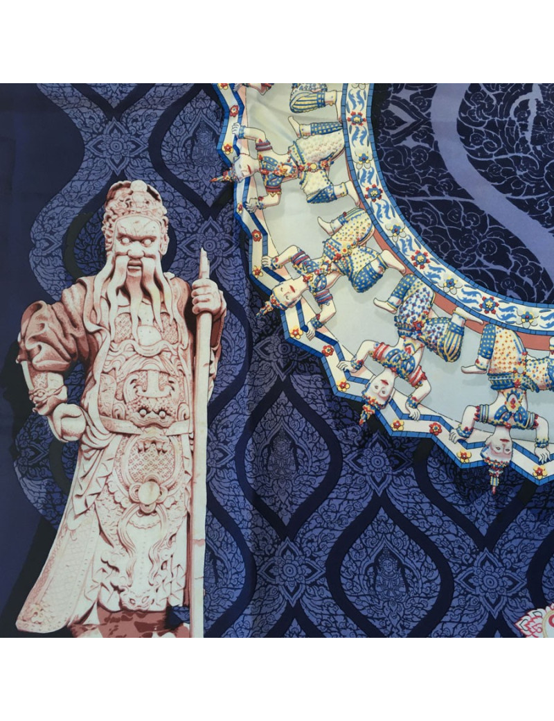 Carré HERMES "SIAM" en soie bleue nuit